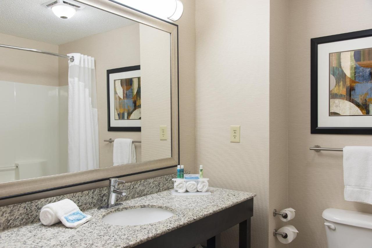 Holiday Inn Express Gas City By Ihg Экстерьер фото